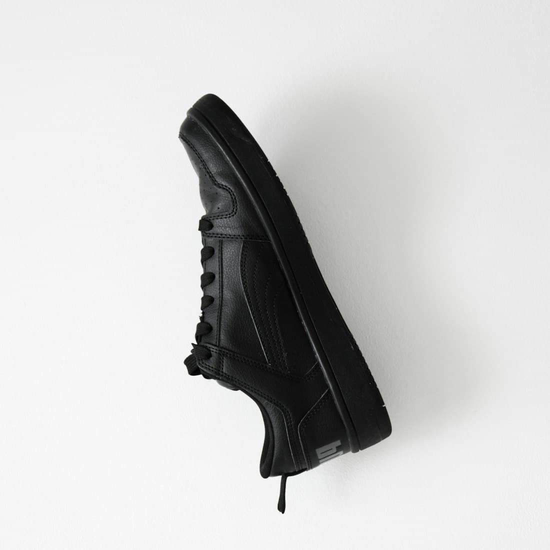 KNEI 8066 - B